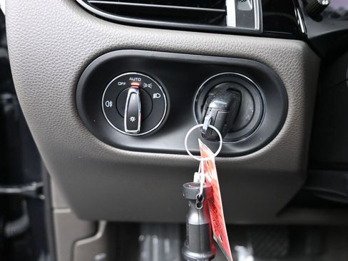 Certified 2021 Porsche Macan image 23