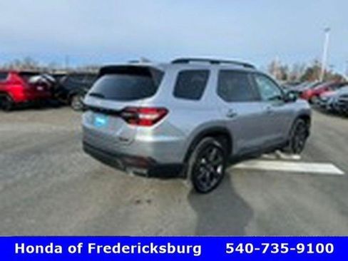 Certified 2024 Honda Pilot Sport image 4