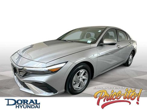 Used 2025 Hyundai Elantra SE FWD image 1