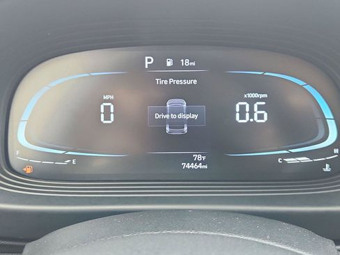 Used 2023 Hyundai Venue SEL FWD image 12