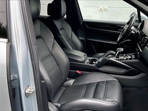 Certified 2022 Porsche Cayenne AWD/4WD image 12