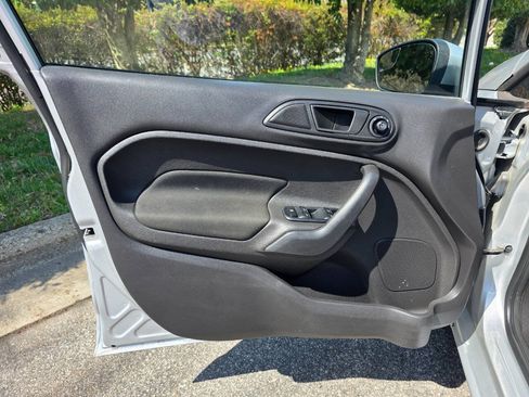 Used 2017 Ford Fiesta SE FWD image 9