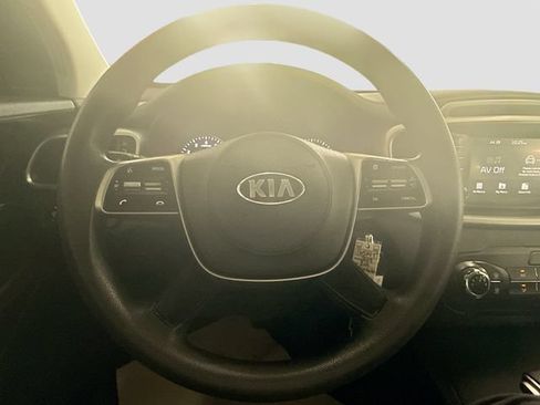 Used 2019 Kia Sorento FWD image 12