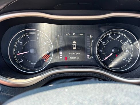 Used 2014 Jeep Cherokee Sport FWD image 15