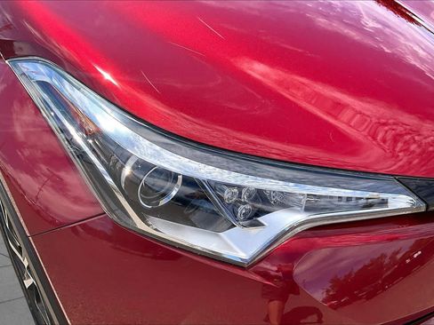 Used 2019 Toyota C-HR XLE FWD image 27