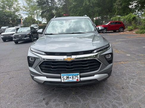 Used 2025 Chevrolet TrailBlazer LT AWD/4WD image 2