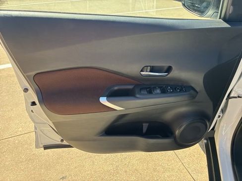 Used 2023 Nissan Kicks SR image 18