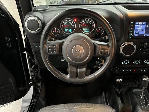 Used 2015 Jeep Wrangler Unlimited Rubicon w/ Connectivity Group image 14