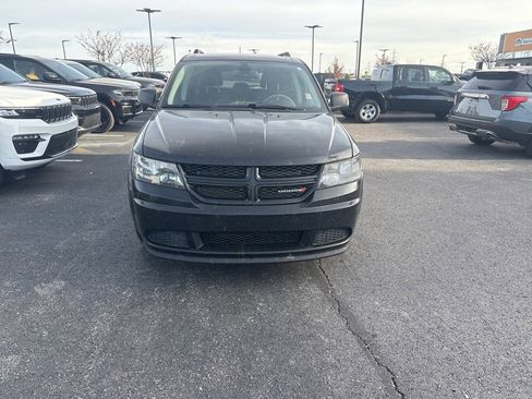 Used 2020 Dodge Journey SE w/ SE Popular Equipment Group image 2