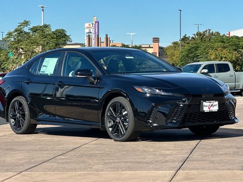 New 2026 Toyota Camry Hybrid AWD/4WD image 2