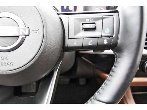 Used 2024 Nissan Pathfinder Platinum FWD image 16