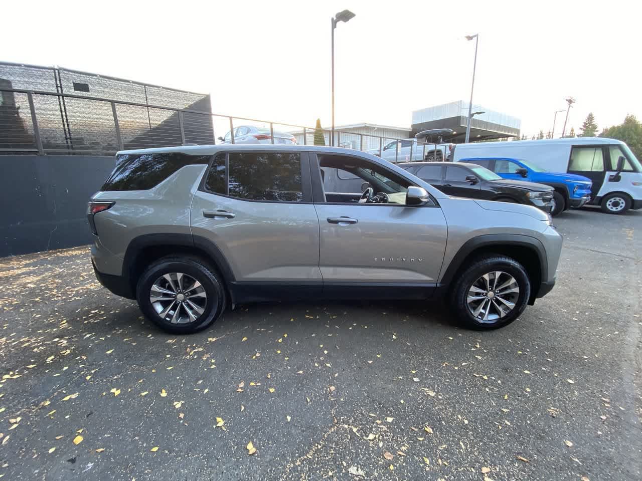 Used 2026 Chevrolet Equinox LT AWD/4WD image 7