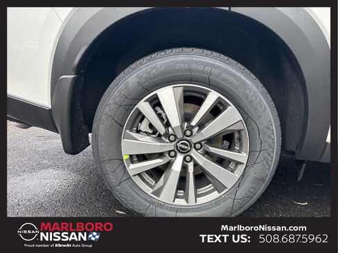 New 2025 Nissan Pathfinder SL image 14