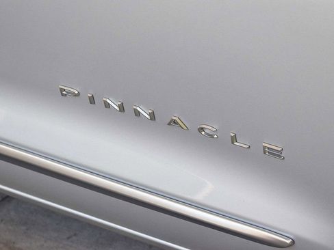New 2026 Chrysler Pacifica Pinnacle w/ Trailer Tow Group AWD/4WD image 10
