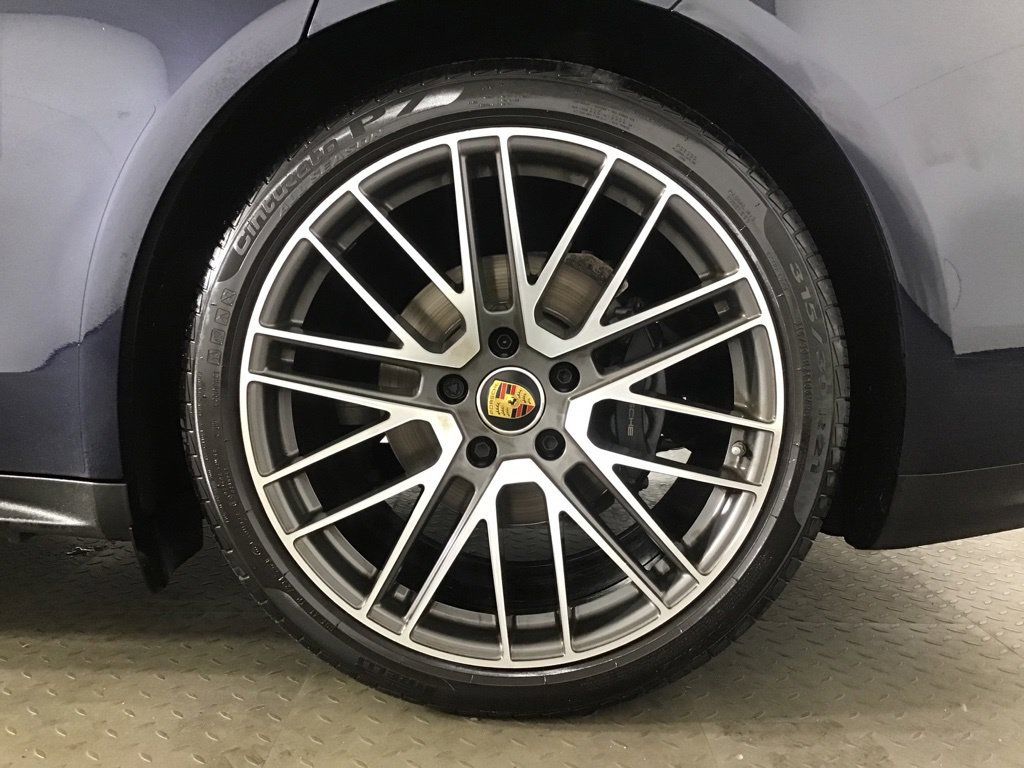 Certified 2023 Porsche Panamera image 12