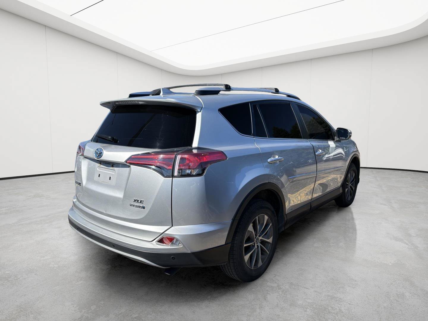 Used 2016 Toyota RAV4 XLE w/ Convenience Package AWD/4WD image 6