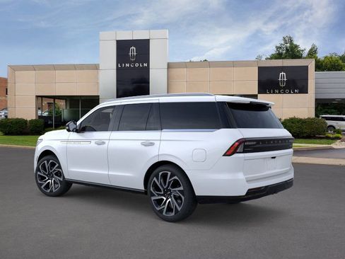 New 2026 Lincoln Navigator Reserve image 5