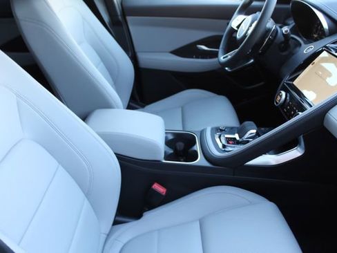 Used 2024 Jaguar E-PACE R-Dynamic SE image 3