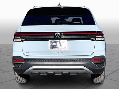 New 2026 Volkswagen Taos SE image 4