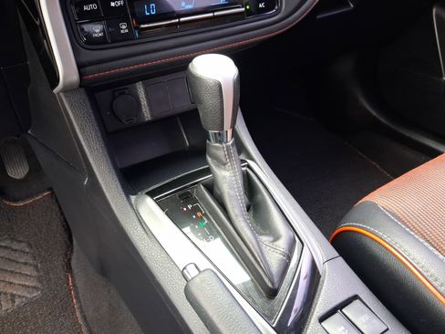 Used 2017 Toyota Corolla SE w/ Carpet Mat Package (TMS) image 19