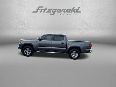 Used 2018 Toyota Tacoma SR5 RWD image 4