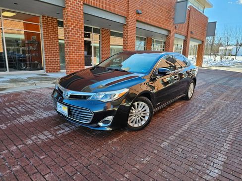 Used 2015 Toyota Avalon XLE Premium image 3
