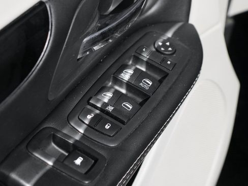 Used 2020 Dodge Grand Caravan SXT image 17