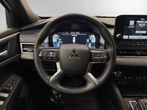 Used 2023 Mitsubishi Outlander SE AWD/4WD image 12