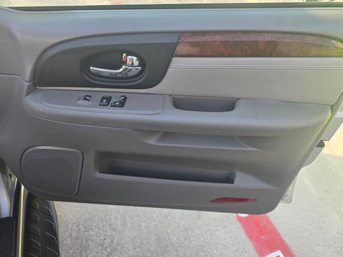 Used 2007 GMC Envoy SLT image 30