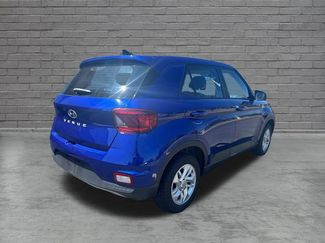 Used 2021 Hyundai Venue SE FWD video 3