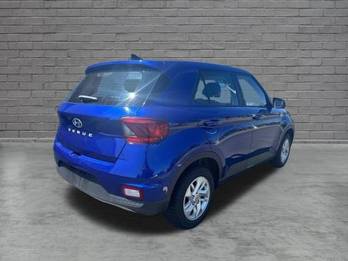 Used 2021 Hyundai Venue SE FWD image 3
