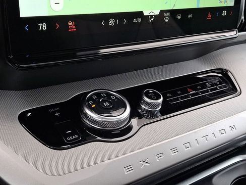 Used 2025 Ford Expedition Active image 16