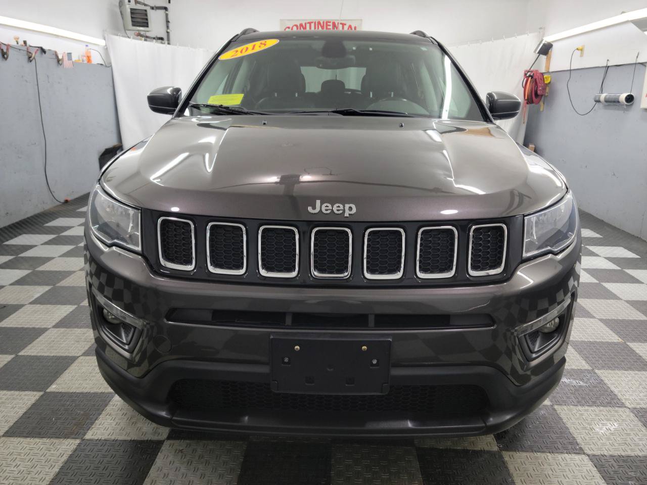 Used 2018 Jeep Compass Latitude w/ Popular Equipment Group AWD/4WD image 2