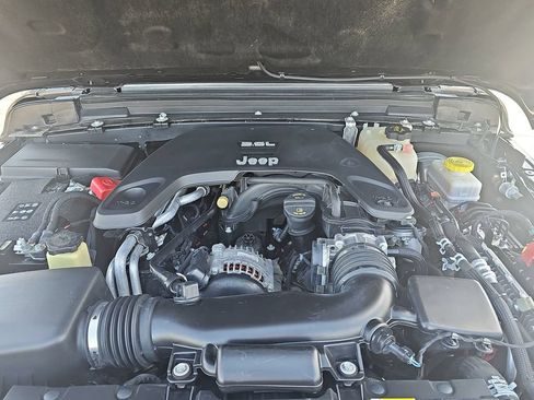 Used 2018 Jeep Wrangler Unlimited Rubicon AWD/4WD image 29