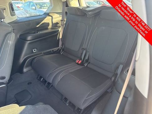 Used 2023 Jeep Grand Cherokee L Laredo image 11