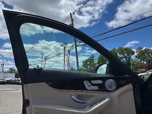 Used 2018 Mercedes-Benz C 300 4MATIC Sedan image 9