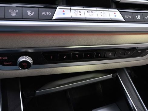 Used 2021 BMW X7 xDrive40i w/ Premium Package image 34