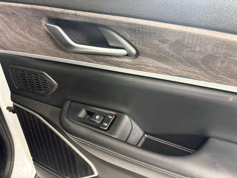 Used 2022 Jeep Grand Cherokee Limited 4xe w/ Luxury Tech Group II image 16