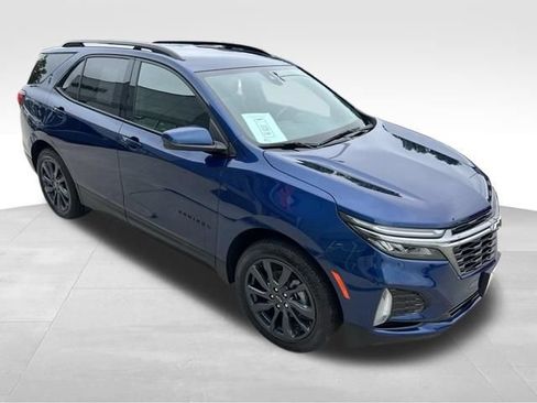 Used 2022 Chevrolet Equinox RS w/ LPO, Floor Liner Package AWD/4WD image 13