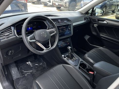 Used 2023 Volkswagen Tiguan SE FWD image 10