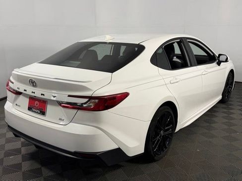 Used 2025 Toyota Camry SE image 8