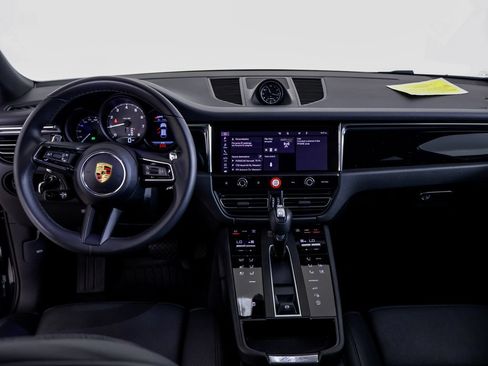 Certified 2026 Porsche Macan AWD/4WD image 18