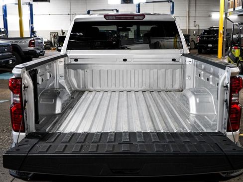 Used 2022 Chevrolet Silverado 2500 Custom w/ Custom Value Package AWD/4WD image 13