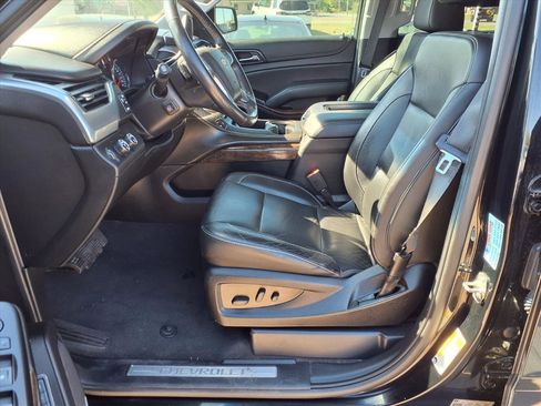 Used 2020 Chevrolet Suburban LT w/ Luxury Package image 17