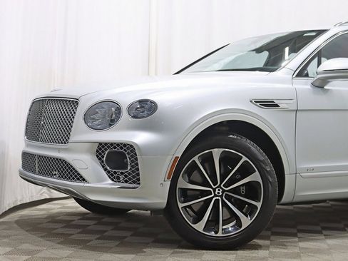 Used 2022 Bentley Bentayga V8 image 3