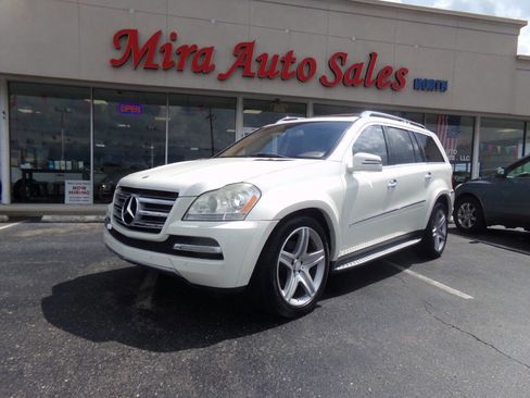 Used 2011 Mercedes-Benz GL 550 4MATIC image 1