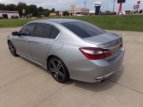 Used 2017 Honda Accord Sport image 27