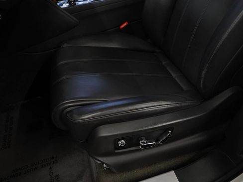 Used 2018 Bentley Bentayga Onyx Edition AWD/4WD image 17
