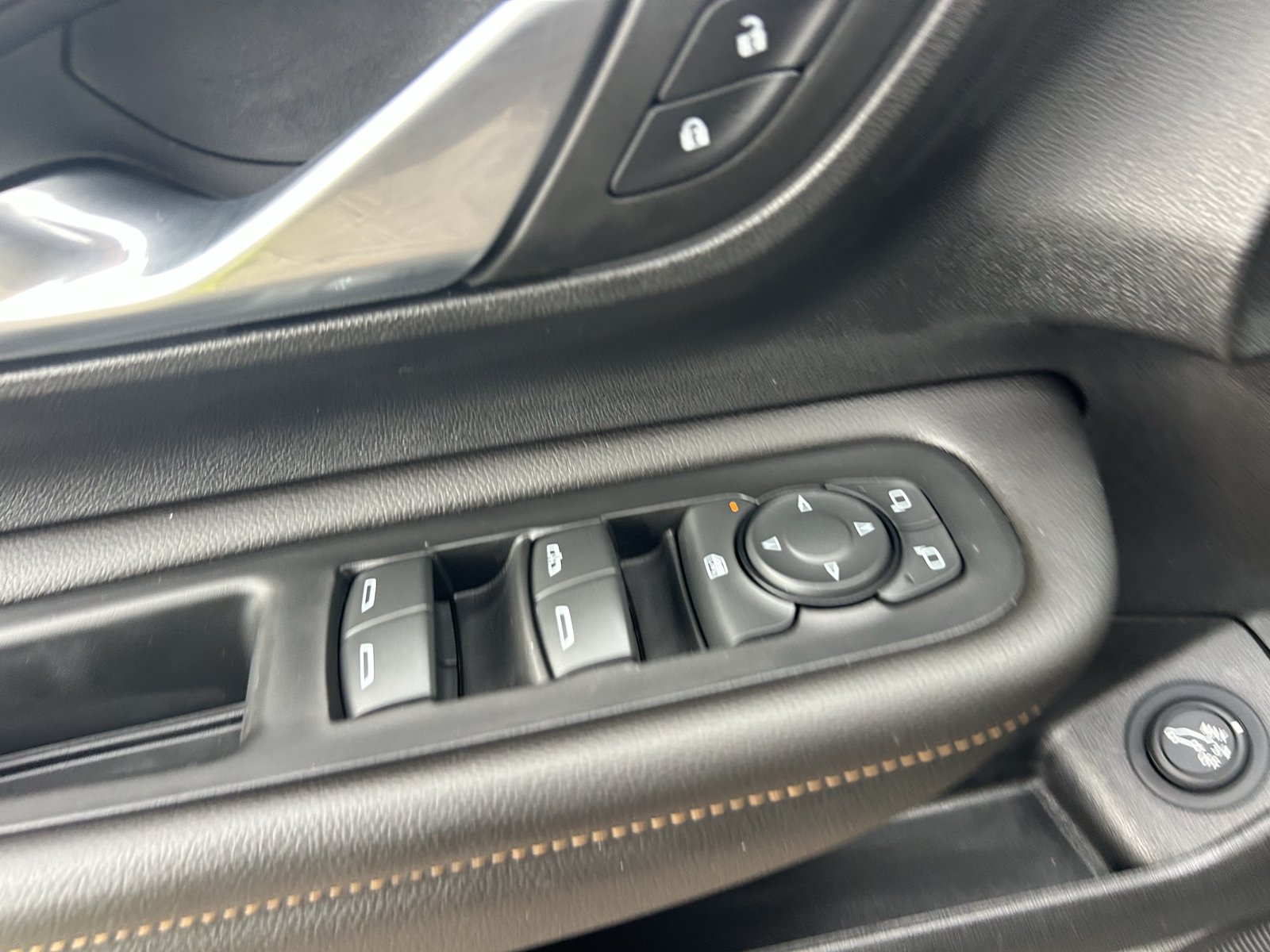 Used 2022 GMC Terrain AT4 w/ Infotainment Package II AWD/4WD image 17