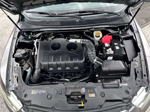 Used 2014 Ford Taurus SE FWD image 16